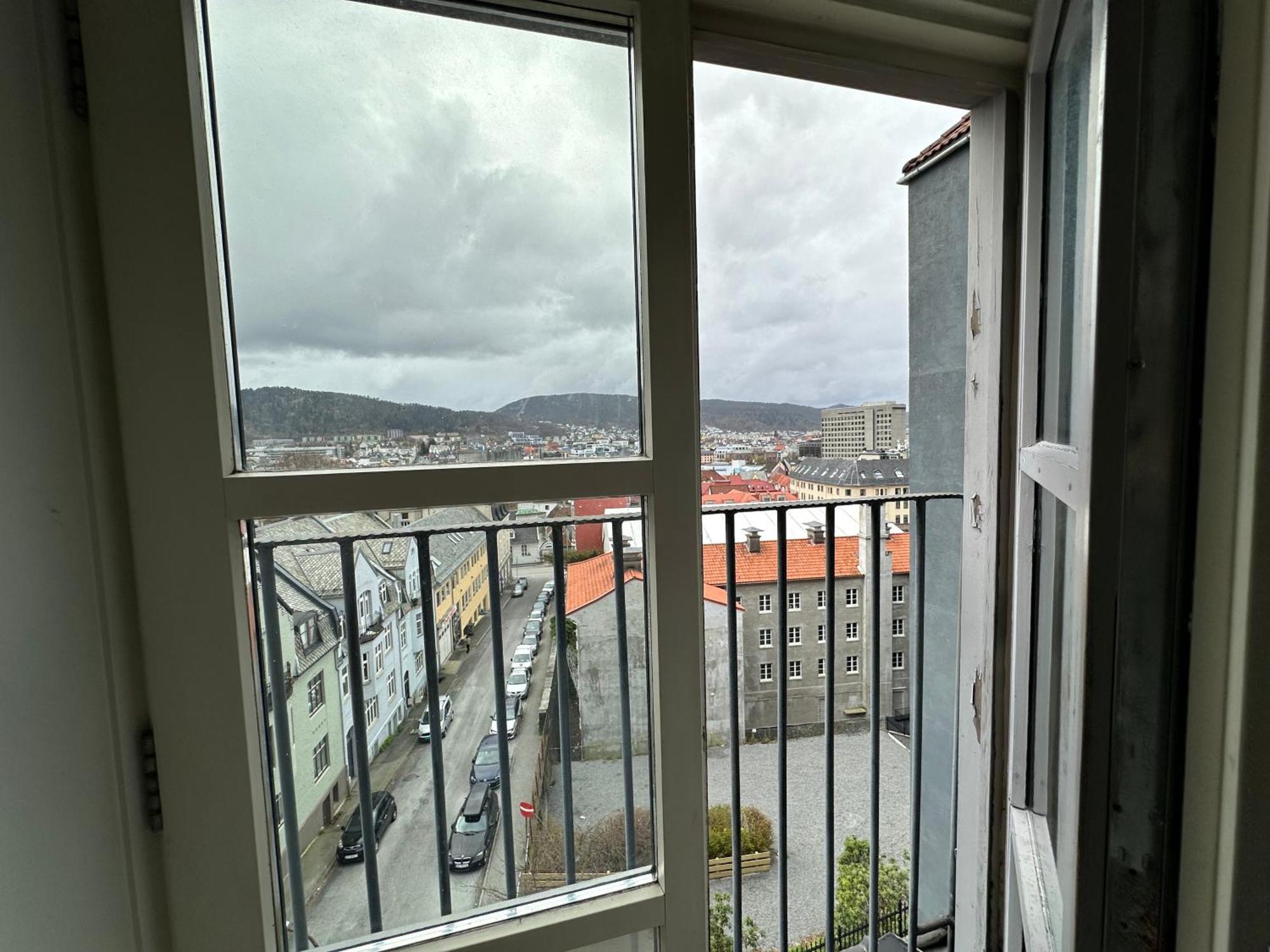 Sjarmerende Bolig Like Ved Togstasjonen Accommodatie bij particulieren Bergen